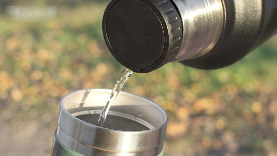 Người đàn ông tử vong vì ngộ độc chì, viêm phổi do uống 1 loại nước trong cốc giữ nhiệt: 7 loại nước hóa thuốc độc, đừng đựng vào đó