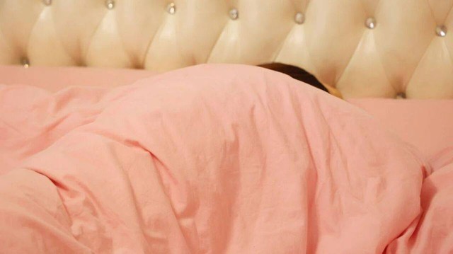 Ở tuổi nào đi nữa, thường xuyên thức giấc lúc 3-4 giờ sáng và không thể ngủ lại được thì đừng bỏ qua 5 nguyên nhân này