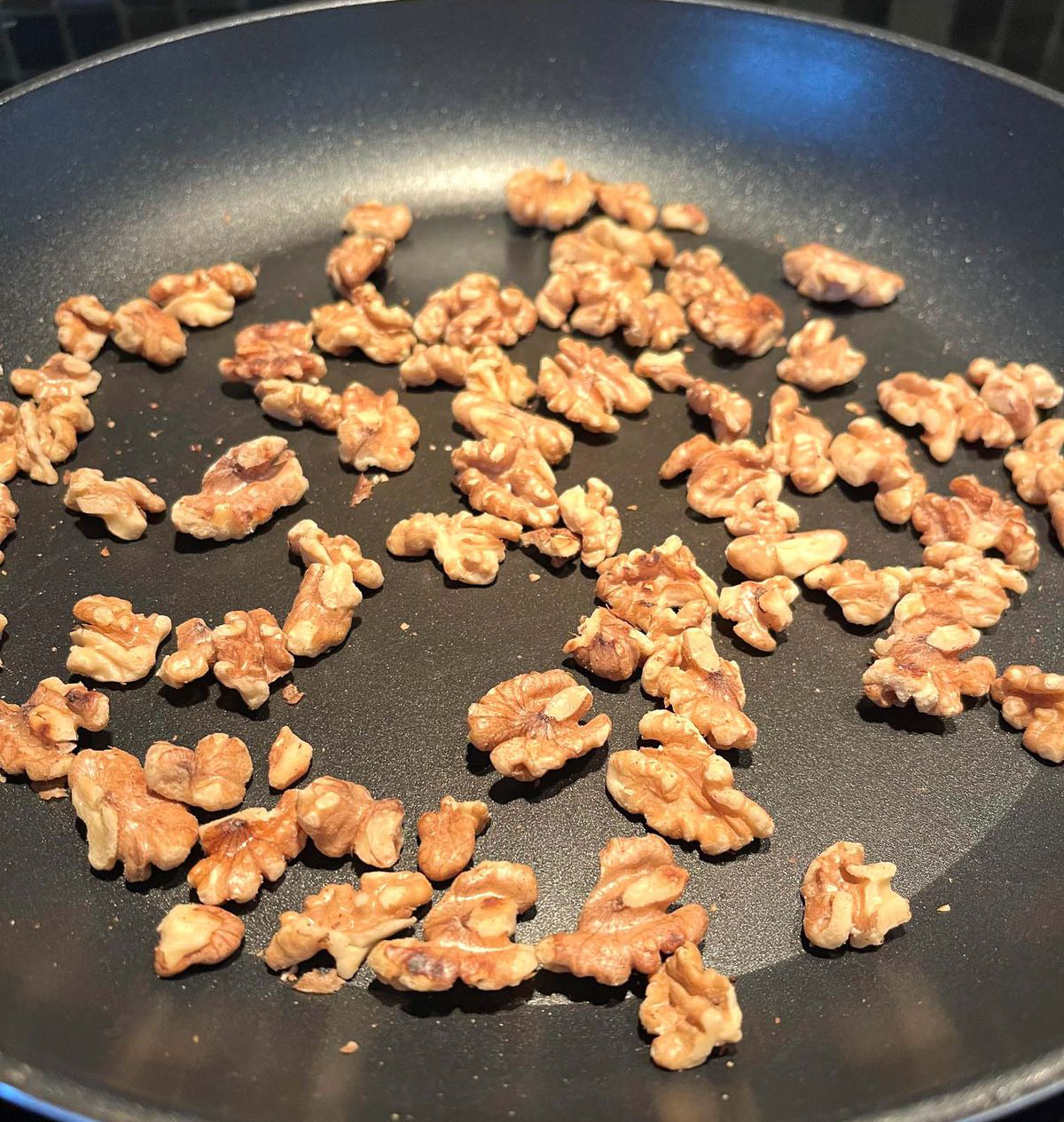 Phụ nữ sau tuổi 30 đừng quá tiết kiệm, mùa lạnh nhất định phải ăn 5 thứ này để bồi bổ, trẻ lâu hơn tuổi thật - Ảnh 1.