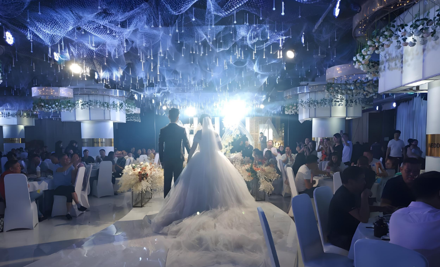 Choáng váng khi ngồi dự cuộc họp bàn đám cưới em chồng, nghe đến đâu tôi sốc tới đó- Ảnh 1.