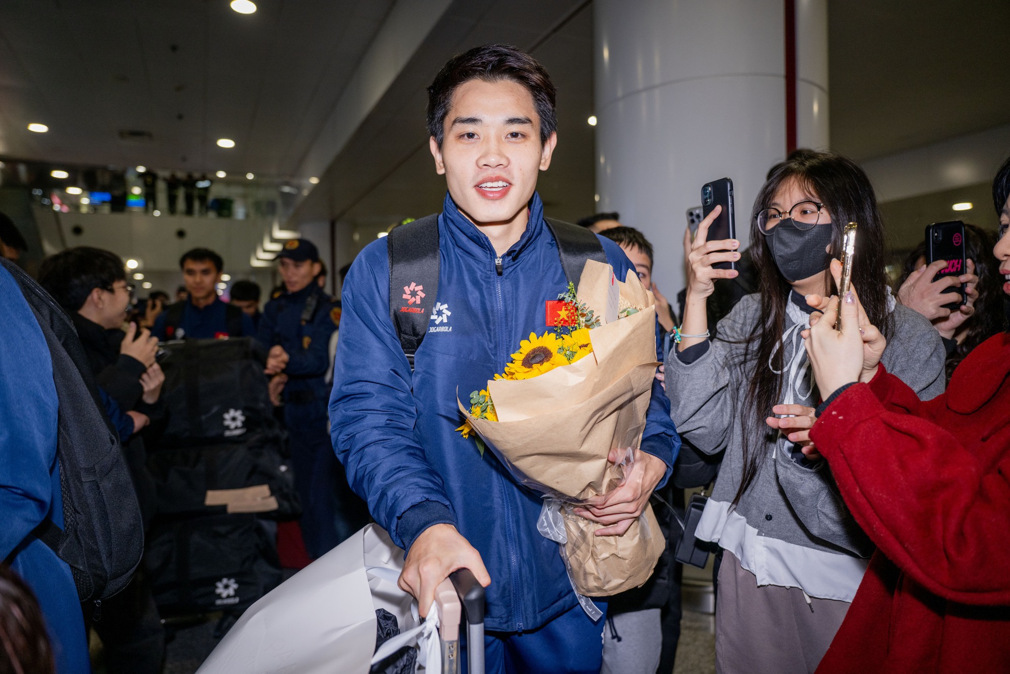 Mang 100 chiếc cam trạm tỷ đến đây để visual này cân tất: Đình Bắc vội chạy ra xe về quê thôi cũng giật