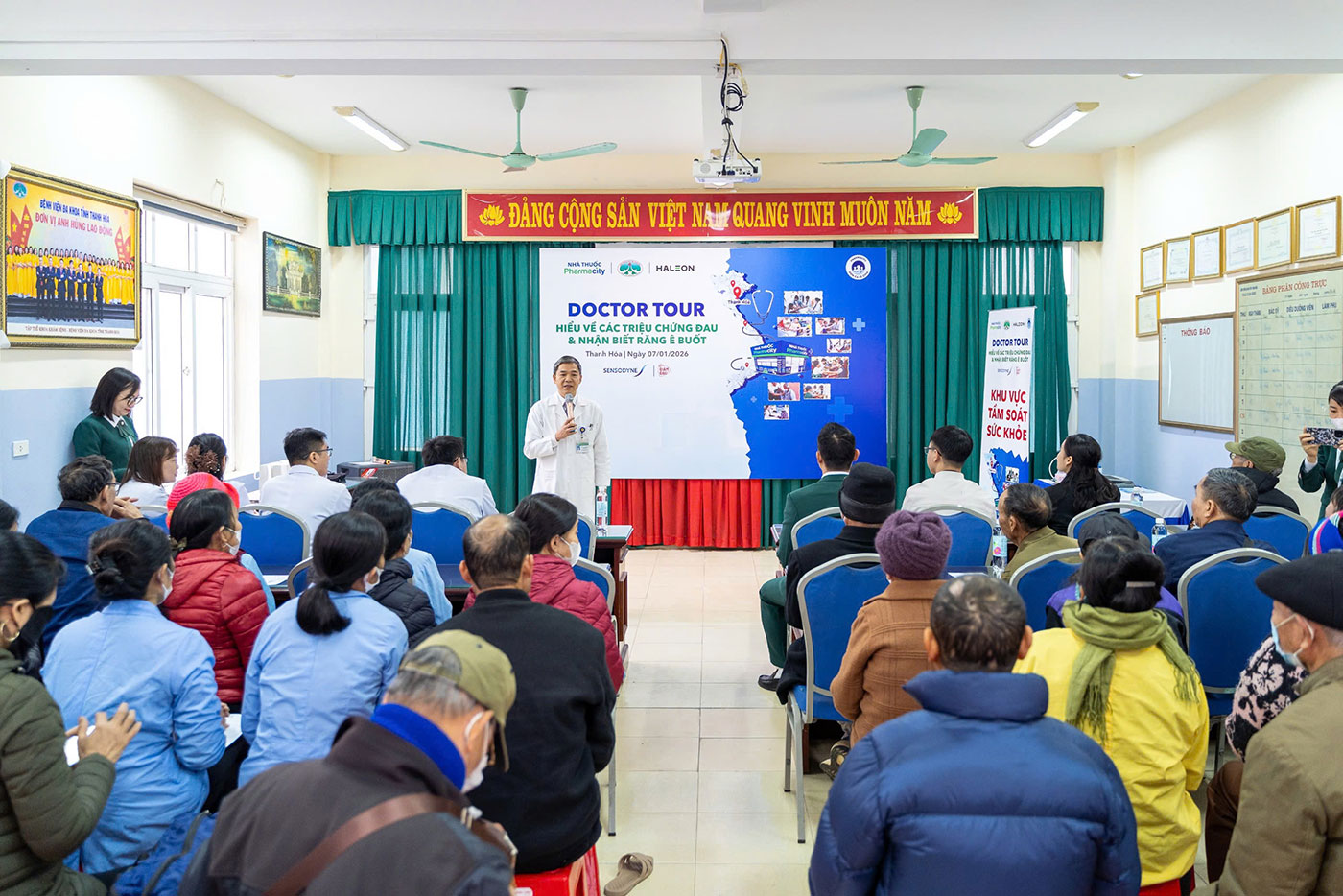 Pharmacity cùng Haleon VN và BVĐK tỉnh Thanh Hóa triển khai Ngày hội sức khỏe cộng đồng- Ảnh 1.