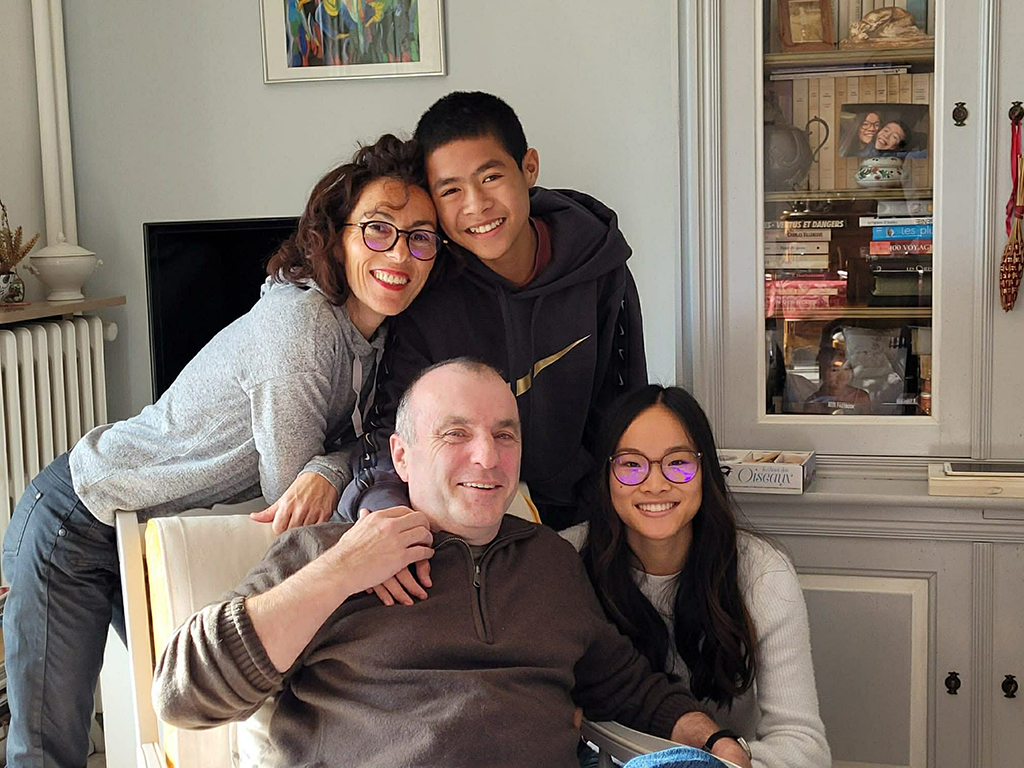 Gia đình Pháp tìm mẹ ruột cho con trai gốc Việt - Ảnh 1.