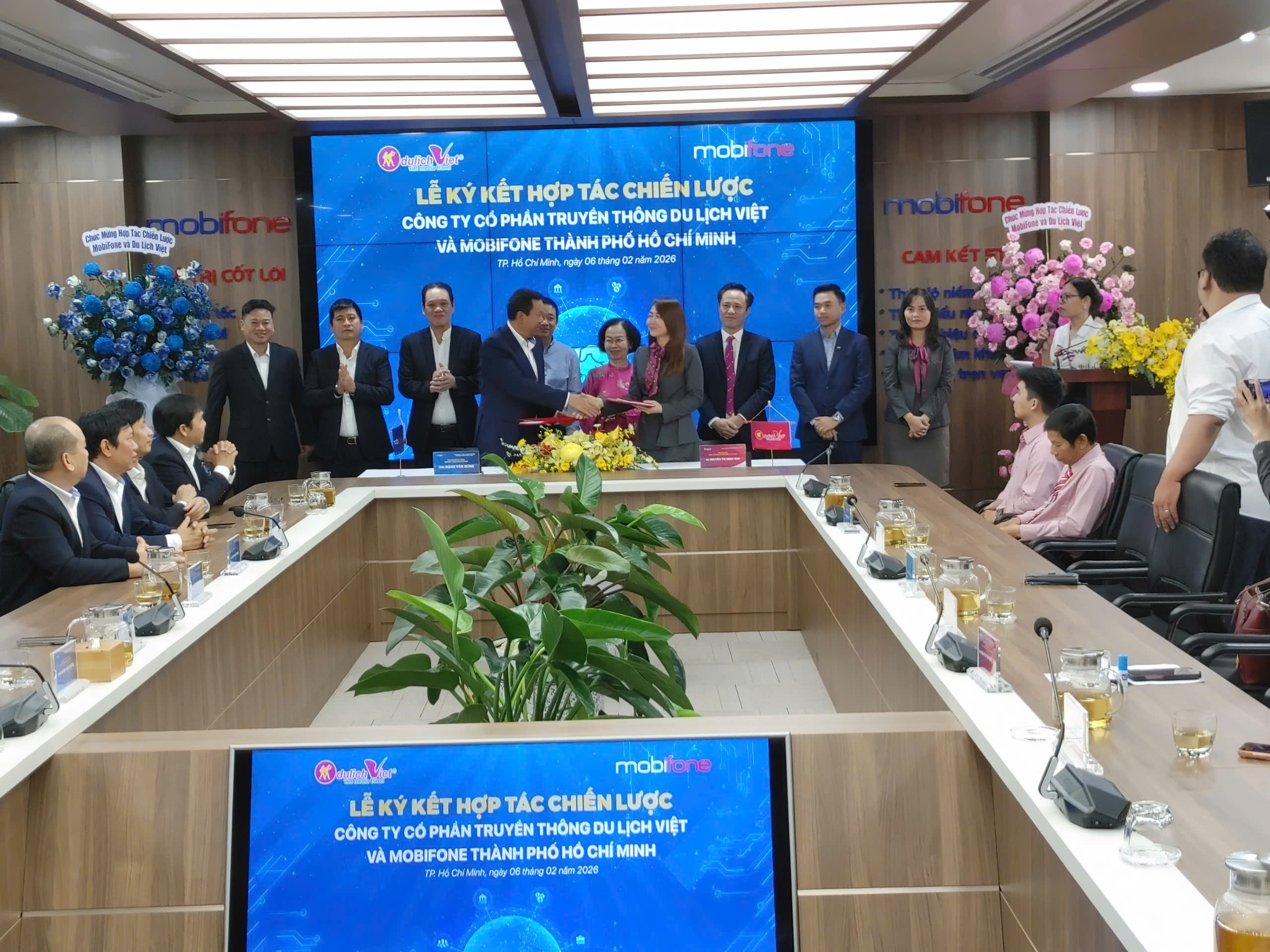 Nhà mạng bắt tay công ty du lịch 'giảm áp lực chi phí' cho khách chơi tết- Ảnh 1.