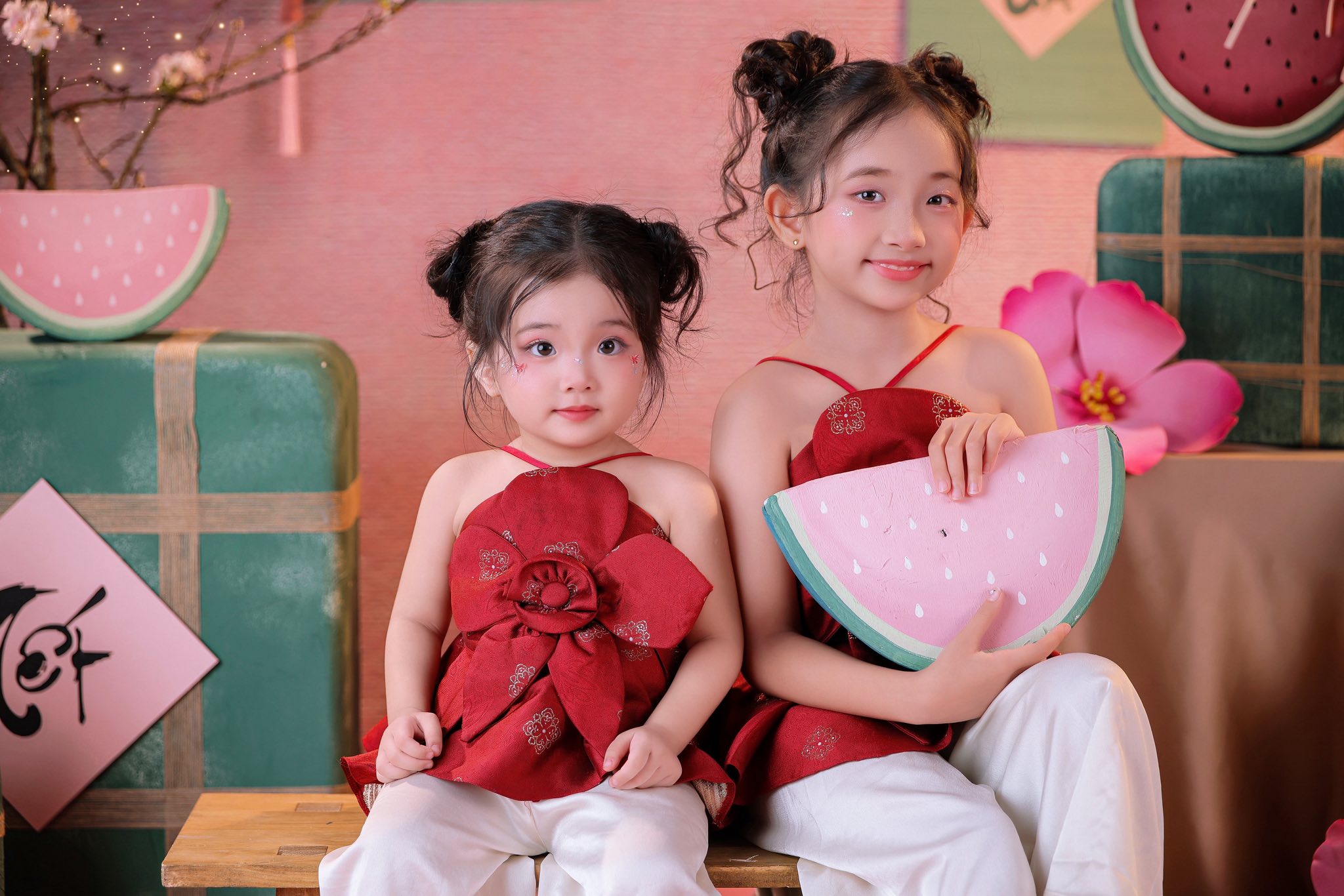 Xinh yêu nhất dàn hot kids ngày tết: Lisa nhà Khánh Thi - Phan Hiển dễ thương như búp bê bên chị gái sang chảnh