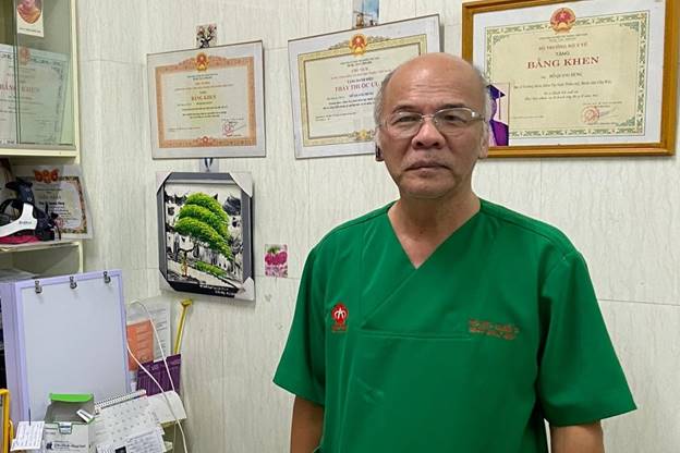 PGS.TS.BS Đỗ Quang Hùng - Trưởng Khoa Tạo Hình Thẩm Mỹ – Bệnh viện Chợ Rẫy.