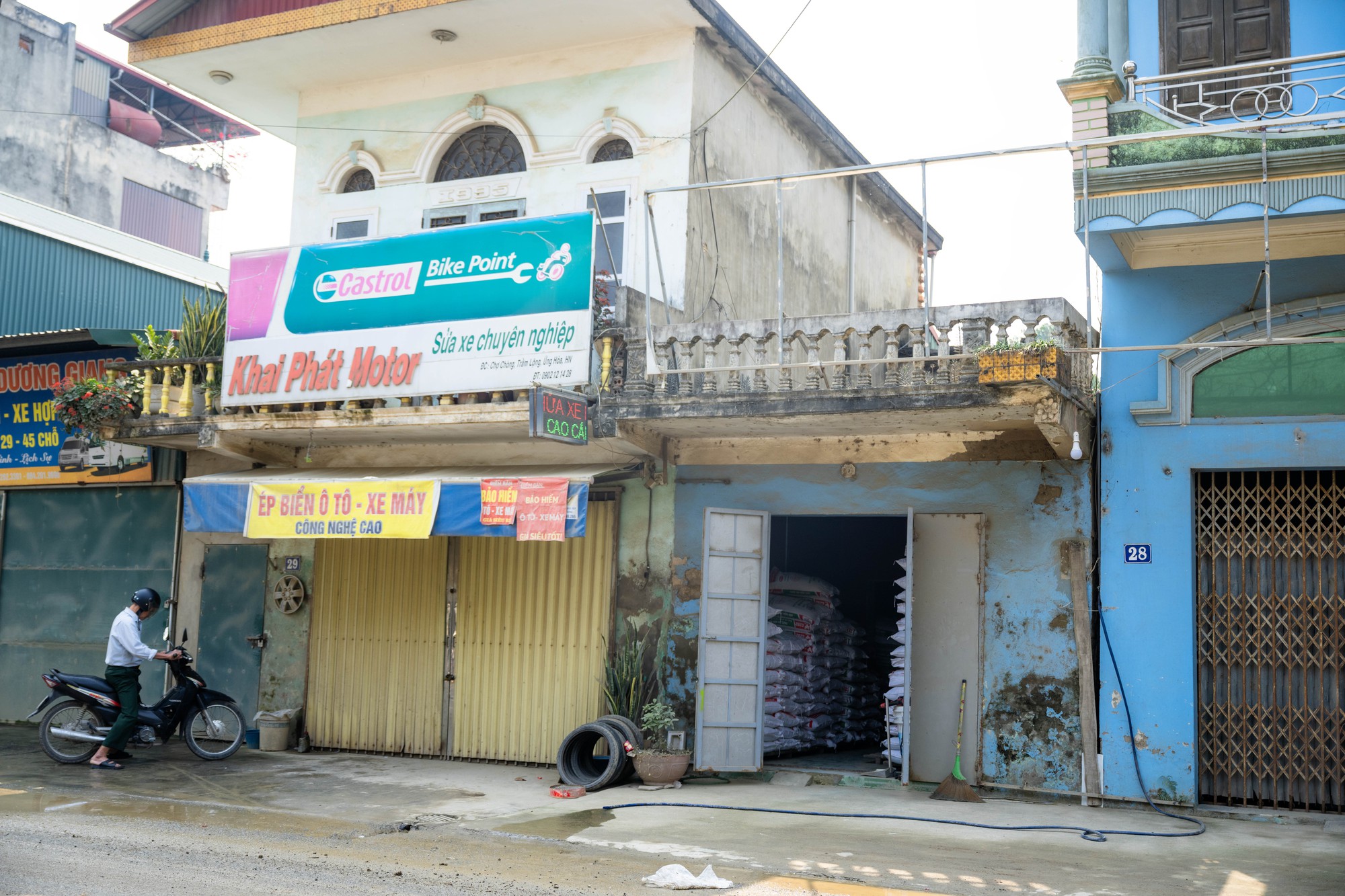 Chủ nhà kể lại sự cố vỉa hè nóng bất thường, tiền điện tăng từ 200 nghìn lên 4 triệu ở Hà Nội