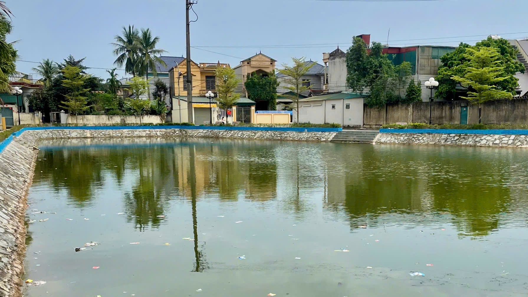 Khoảnh khắc định mệnh: Đại úy công an lao xuống ao cứu 2 cháu nhỏ, không ngờ sau đó lại trở thành cha đỡ đầu