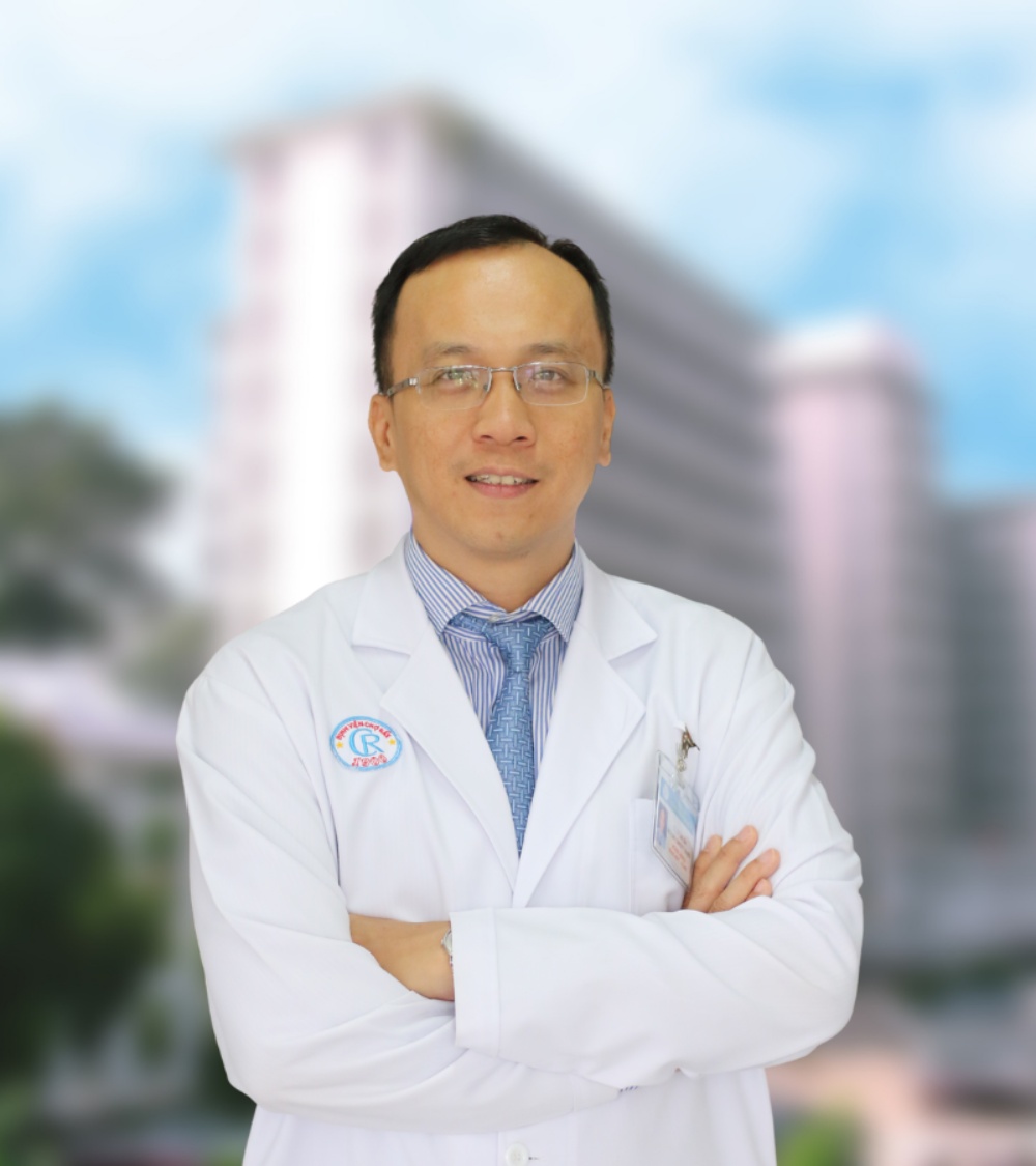 Tiến Sĩ Bác Sĩ Lê Tuấn Anh - Giám đốc Trung tâm Ung bướu Bệnh viện Chợ Rẫy.