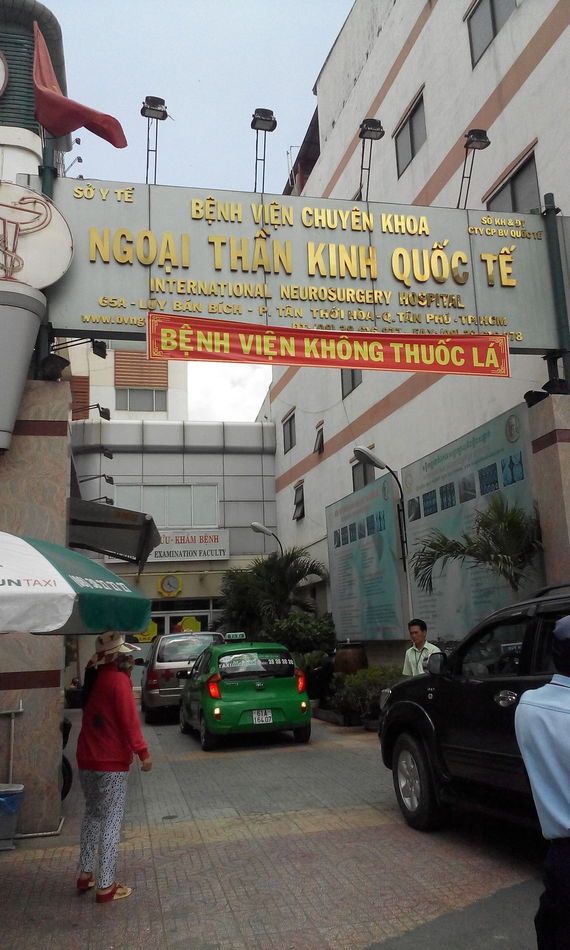 Bác Sĩ CKII Lê Văn Cư - Trưởng khoa Ngoại Thần Kinh bệnh viện chuyên khoa Ngoại Thần Kinh quốc tế.