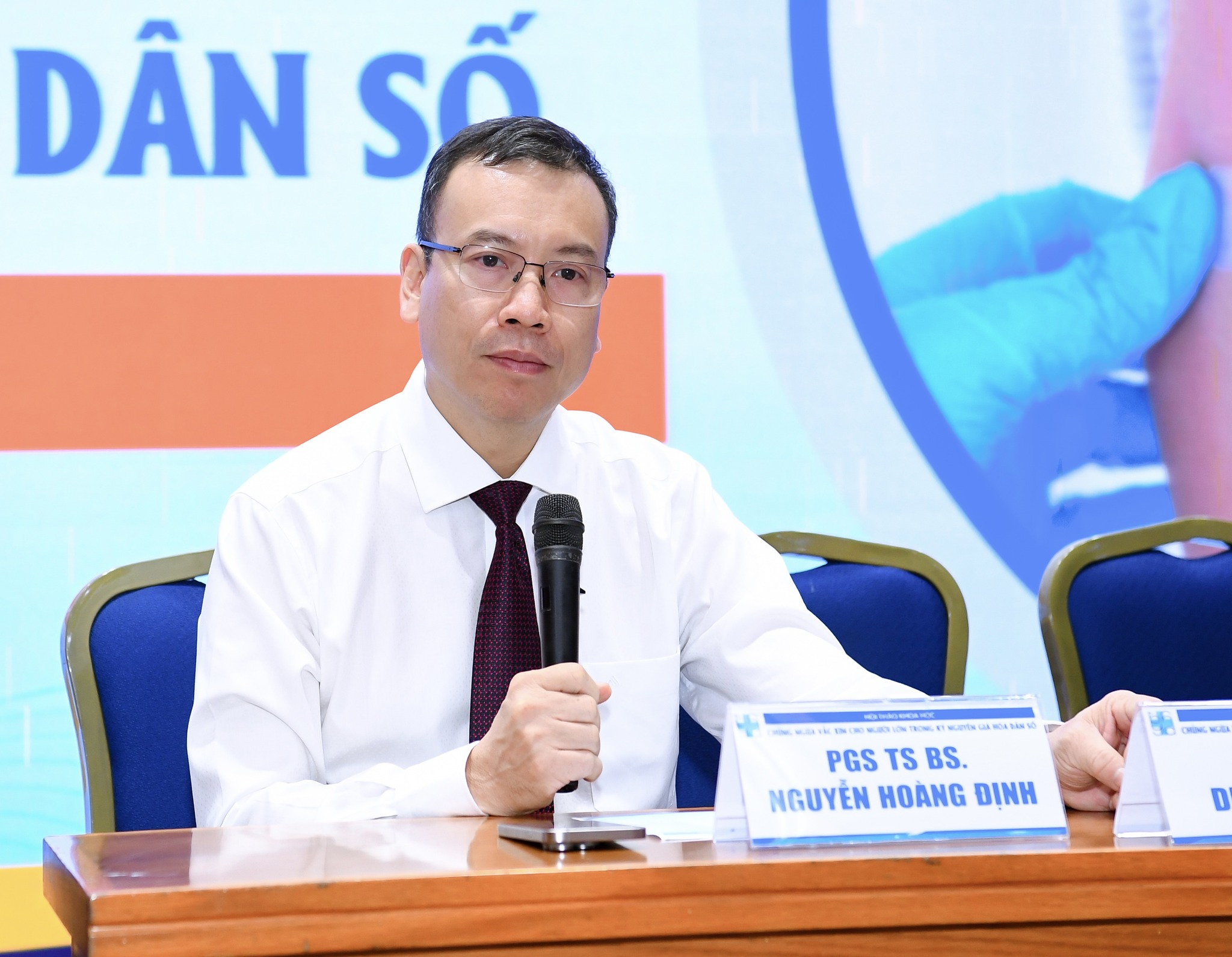 Phó Giáo Sư Tiến Sĩ Bác Sĩ Nguyễn Hoàng Định - Phó Giám đốc Bệnh viện Đại học Y Dược TP.HCM - Cơ sở 3.