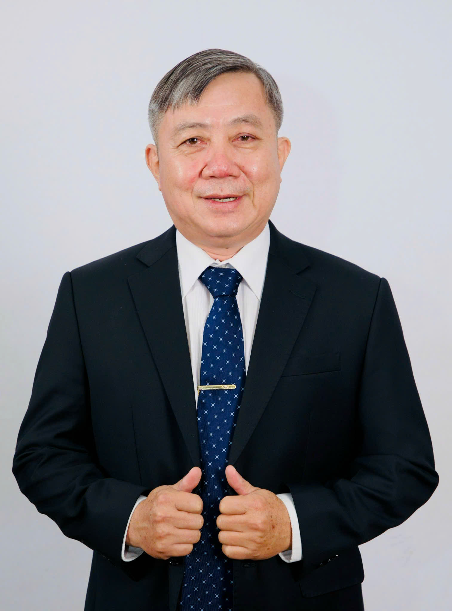 Phó Giáo Sư Tiến Sĩ Bác Sĩ Châu Văn Đính - Giám đốc bệnh viện chấn thương chỉnh hình Tp.HCM.