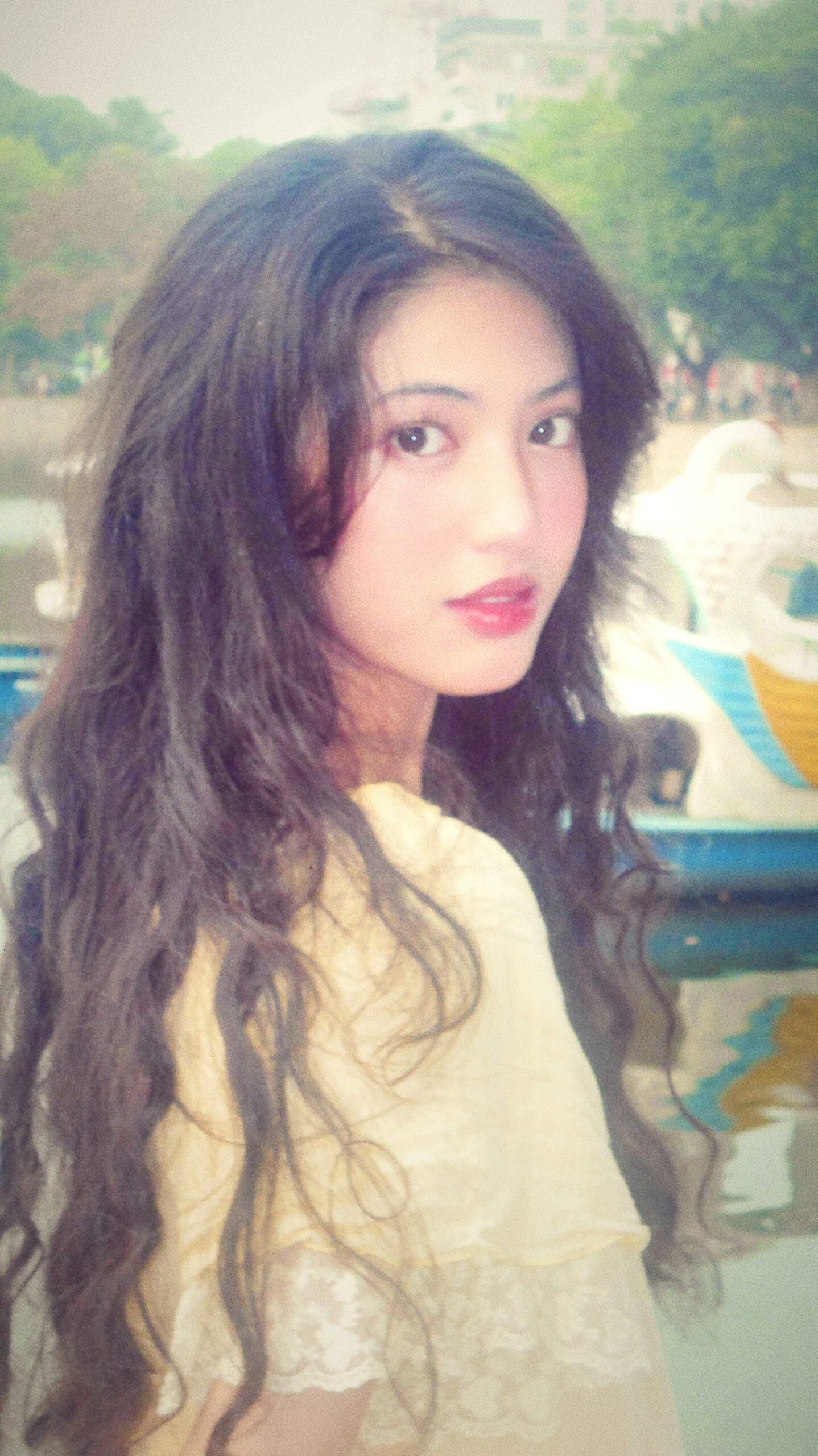 Cô gái nổi tiếng với bộ ảnh chụp ở công viên Thống Nhất: Mình không cố để trông cổ điển