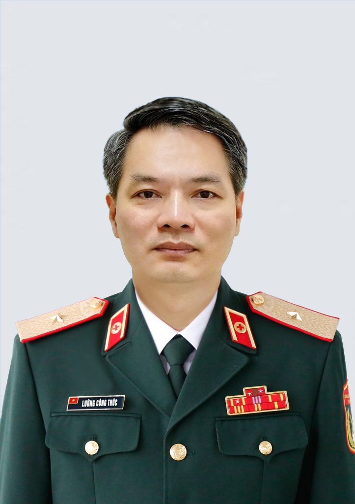 Đại Tá Phó Giáo Sư Tiến Sĩ Lương Công Thức - Giám đốc Bệnh viện Quân y 103.