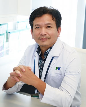 Tiến Sĩ Bác Sĩ Huỳnh Văn Khoa - Bác sĩ Điều trị Cấp cao Khoa Nội Cơ Xương Khớp, Bệnh viện Chợ Rẫy và Bác sĩ Điều trị Cấp cao Nội Khoa, Bệnh viện FV.