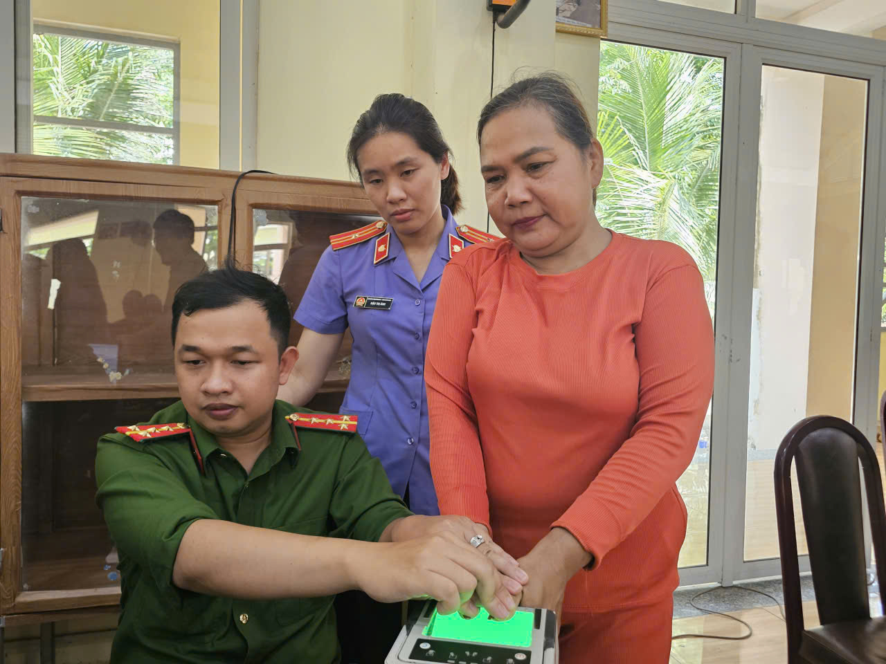 Có căn cước công dân, vợ chồng tôi đi đăng ký kết hôn liền - Ảnh 1.