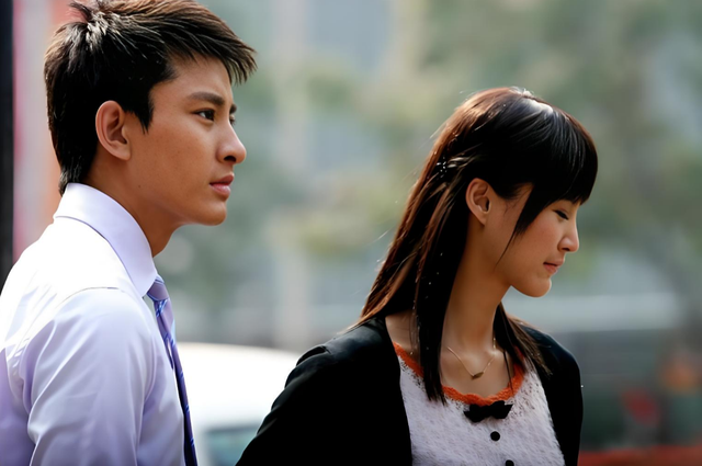 Nghỉ lễ, tôi muốn về quê thăm bố ốm nhưng chồng nằng nặc giữ tôi lại để đóng vai