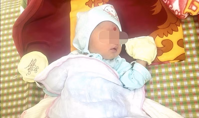 Xót xa thư của người mẹ để lại con sơ sinh trước cổng chùa