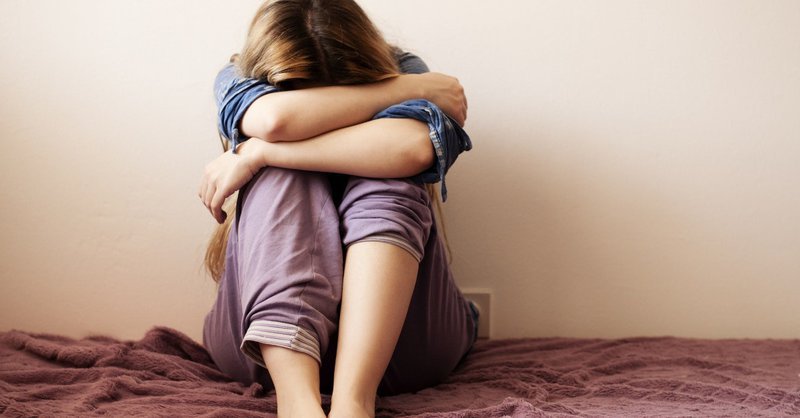 Bé gái 13 tuổi nhịn ăn sáng để dành tiền tự đi khám tâm lý, nói 1 câu khiến bác sĩ phải suy ngẫm