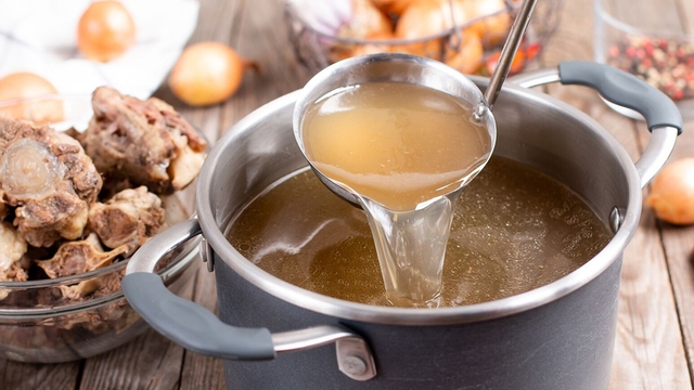 Nước hầm xương gần như không bổ sung được canxi, 3 thực phẩm này mới là “vua canxi” thật sự